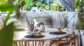 Hôtel De La Plage Mahogany Cassis - Image 5