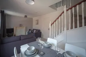 Hereford - Kestrel House - 4 Bedroom House Close to City With Parking - Sleeps 7 - Suitable for Family Gatherings or Contractors With Vehicles - Hosted by RENTMYHOUSE - Image 3