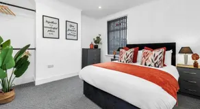 Cozy 2 Bedroom Chorlton House With Parking - Image 2