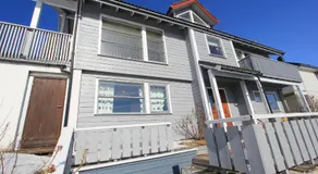 Private room on quiet street - Image 4