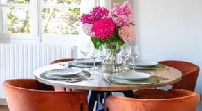 Maison Largesse, 2 bed apartment & 5 minute walk to central Sarlat, parking & garden - Image 3