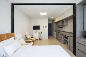 Grand Bleu Hotel & Residence - Image 2