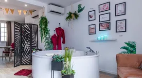 Suite L'echappee - Maison romantique - SPA & Sauna Privatif- Pole Dance - Lit rond avec miroir au plafond - Image 3