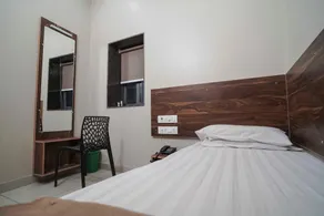 Hotel Vrindavan - Image 4
