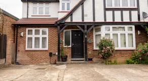 London VEGETARIAN Smoke & Pet Free En-suite with EV parking - Image 4