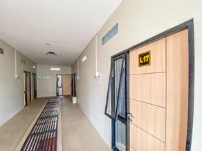 Modern Stay near Roxy Mall Jember RedPartner - Image 5