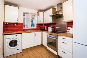 Central 2 Bed Apartment with Parking by CozyNest - Image 3