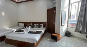 Hotel welcome & restaurant - Image 5