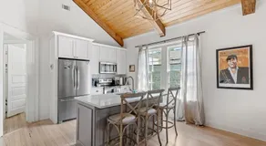 This duplex is a 3 bedroom(s), 2 bathrooms, located in New Orleans, LA. - Image 3