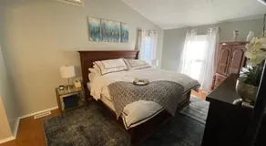 Upgraded, beautiful 4 BD Colonial in Silver Spring - Image 2