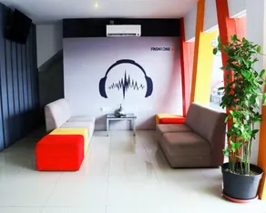 Front One Inn Sidoarjo - Image 5