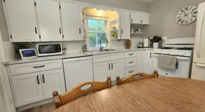 Cozy Neutral Farmhouse, Coffee provided, Relaxation optional - Image 3