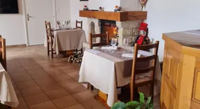 LA SOURCE Jacquet depuis 1954 Hôtel et Studio - Image 2