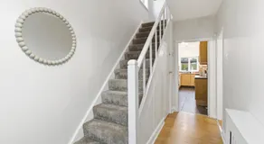2 LWB Van Parking OR 4 vehicles 4 Beds Equipped House -Sleeps 6 Willenhall Bilston M6 A454 Keyway Junction A463- Wolverhampton Walsall-Bloxwich-Wednesfield- I54 Business Park BY Samina - ARZ Stays - Regular Work & Long Stays Available - Image 4