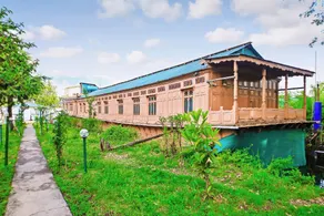OYO 37933 Golden Privilege Houseboat - Image 5