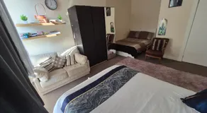 Cosy and Bright 3-bedroom flat - Image 5