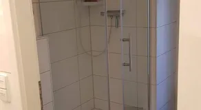 Budgetrooms - Souterrain-Private Rooms & Kitchen - Image 3