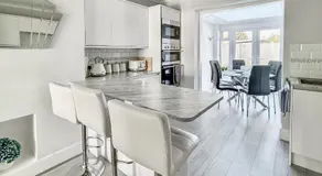 Ocean View in Worthing, 5 bedrooms for 10, 3 Bathrooms, Hot Tub, Parking for 6, Seaview - Image 5