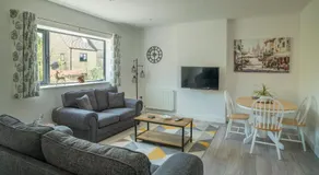 Stunning modern apartment in the Cotswolds sleeps six - Image 2