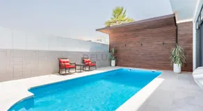Stylish Villa with Private Pool, Near Clubhouse, Jumeirah Golf Estates by Deluxe Holiday Homes - Image 3