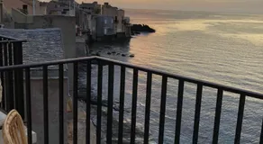 Une grande terrasse sur la mer - Image 4