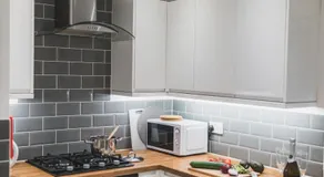 Town Street Apartment - Image 3