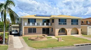Holiday on Hillcrest - Image 1