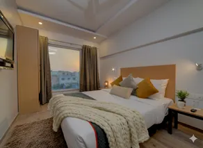 Hotel Heaven Luxes Opp Miraj Cinemas - Image 2