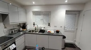 New build home with WI-FI, Smart TV, dedicated office floor, large terrace and Free parking - Image 3