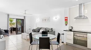 Paloma Beach Apartments - Image 3