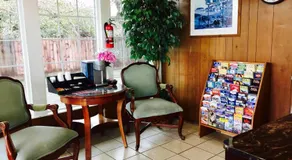 Maple Inn and Suites Los Banos - Image 5