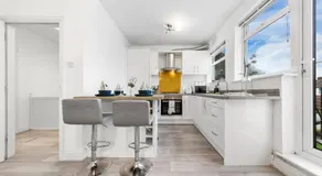 Powder Mill Retreat - 2BR Modern Flat for 4 - Image 2