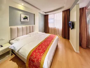 Grand Hyatt Hotel - Image 2
