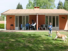 Gite located in lush greenery - Image 4
