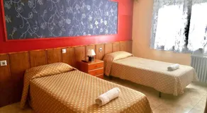 Hostal Isla Cristina Mataro - Image 3