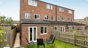 Greenwood By Alt-Stay Contractor Accommodation - 4 Bed Contractor Home With Parking, Wi-Fi & Full Kitchen - Ideal For Long Stay - Image 4