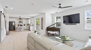 The White House Island,Beach,Hot Tub,Downtown - Image 2