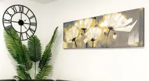 Modern 2 Bed Apartment with Free Parking - Image 3