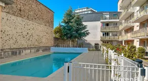 Balcons de Renoir Residence Parking & Pool - Image 4