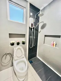 Romantic Homestay at Champs Elysees for Couple - Image 5