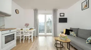 Cosy Apartment with Balcony by Noclegi Renters - Image 2