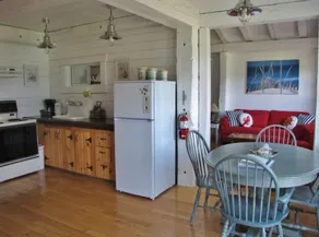 Larinda's Landing Oceanfront Cottages - Image 2