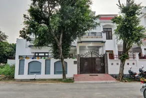 OYO Flagship 79491 Jk Royal Hotel - Image 3