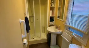 Secluded Woodland Hideaway - 2 Bed with Private Parking - Image 5