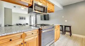 Jacksonville Retreat: Unwind in Style at our Cozy Duplex Apartment - Image 4