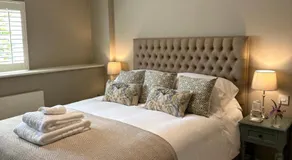 Perfectly Positioned Hambleden House - Image 2