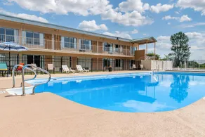 Quality Inn Huntingburg - Jasper - Image 3