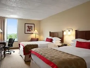 Ramada by Wyndham Greensburg Hotel & Conference Center - Image 4