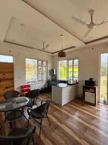 Hibiscus: Two Full Bedroom Apartment - Image 3