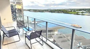 Spacious River View Escape with Free Secure Park - 2BR, 2BA and Sofa Bed - Image 4
